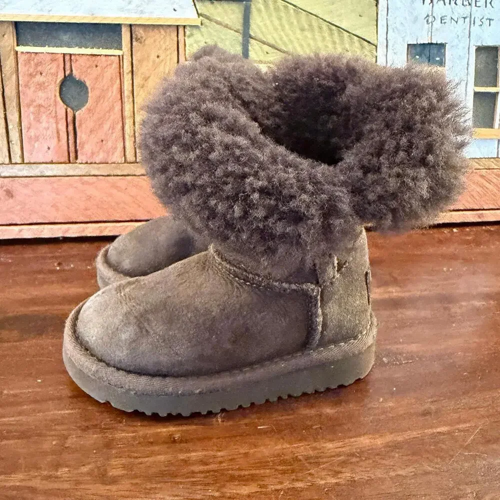 UGG Kids Bailey Button Toddler Boot‎ 6